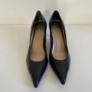 St. John navy blue leather shoes, Size 8